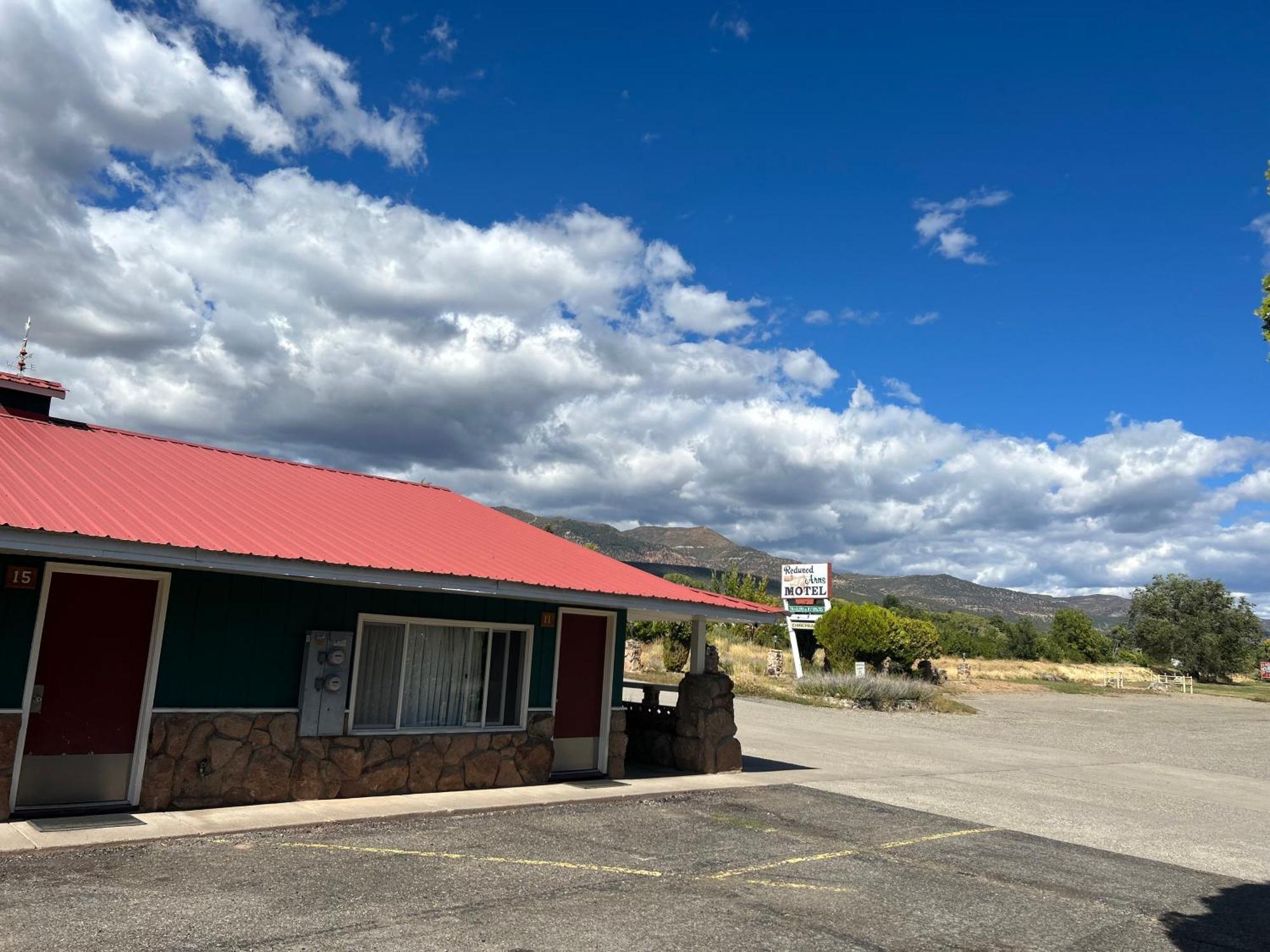 Redwood Arms Motel Paonia Экстерьер фото